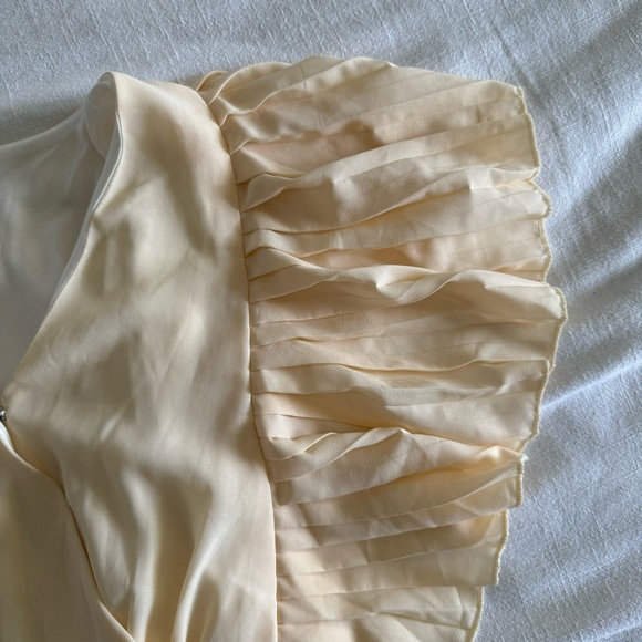 Polagram cream flutter sleeve, pleated dress - Picture 11 of 16